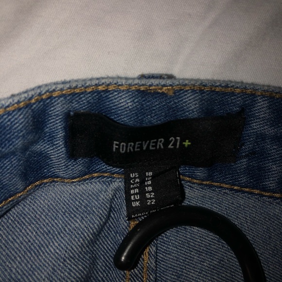 COPY - NWT-FOREVER21 PLUS DISTRESSED JEANS - Picture 7 of 12